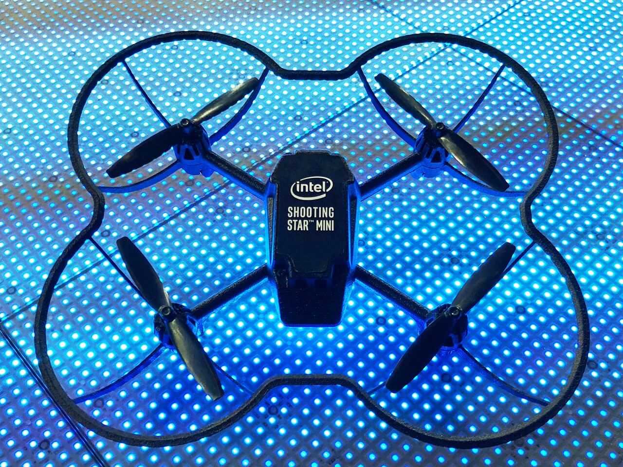 Квадрокоптер Intel Shooting Star - подробные характеристики обзоры видео фото Цены в интернет-магазинах где можно купить квадрокоптер Intel Shooting Star