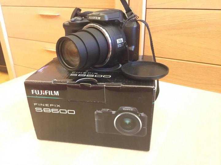Компактный фотоаппарат fujifilm finepix s 8600 red